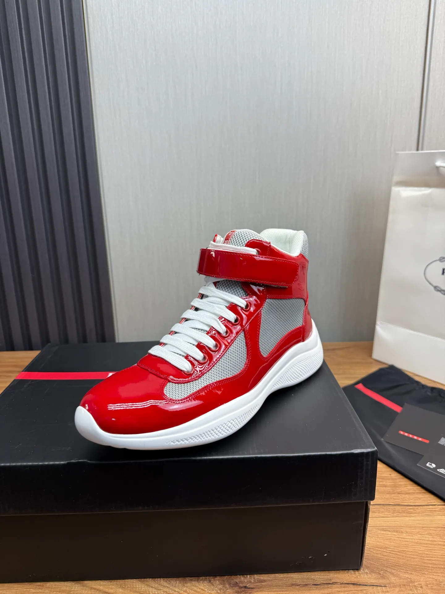 Men's shoes 700💰 [PRADA] Hot selling items🔥Must be recommended every day~~ Official website synchronized, 1:1 high quality shipments✔️ Imported cowhide fabric, cowhide lining, original bottom, high-end airplane box packaging🎁 38-45 (38.45 custom-made, non-refundable)